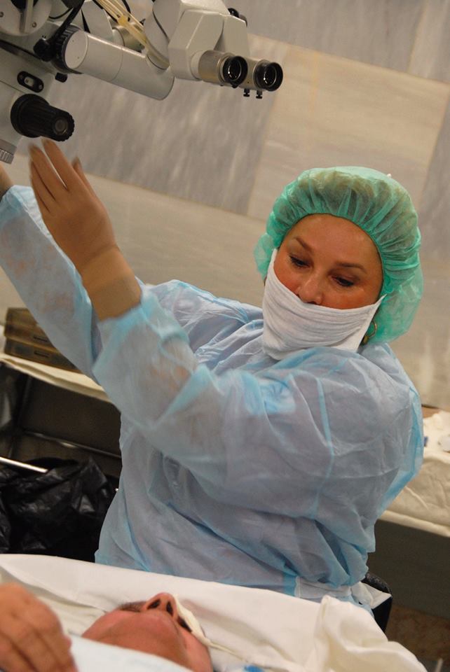 Сотрудники отделения хирургии катаракты клиники федорова москва