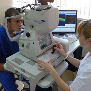 Первичное офтальмологическое обследование в кабинете эксимерлазерной хирургии